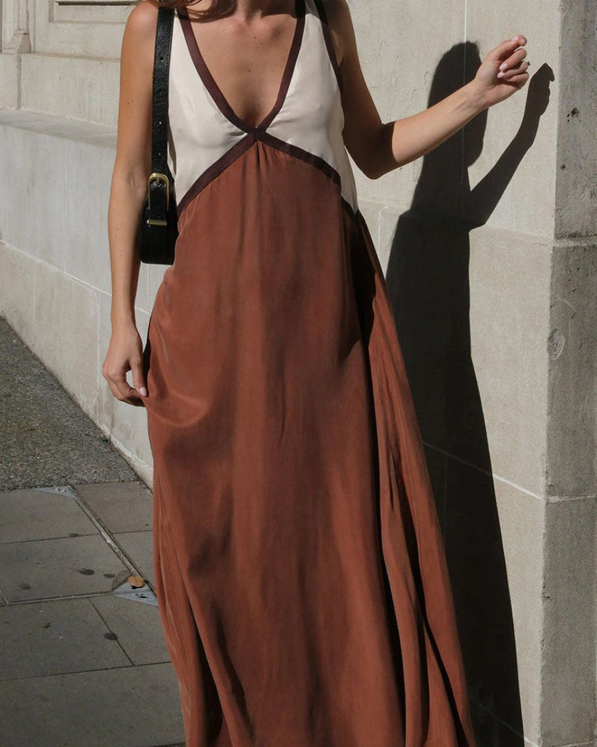 Contrast sleeveless maxi dress with V-neck