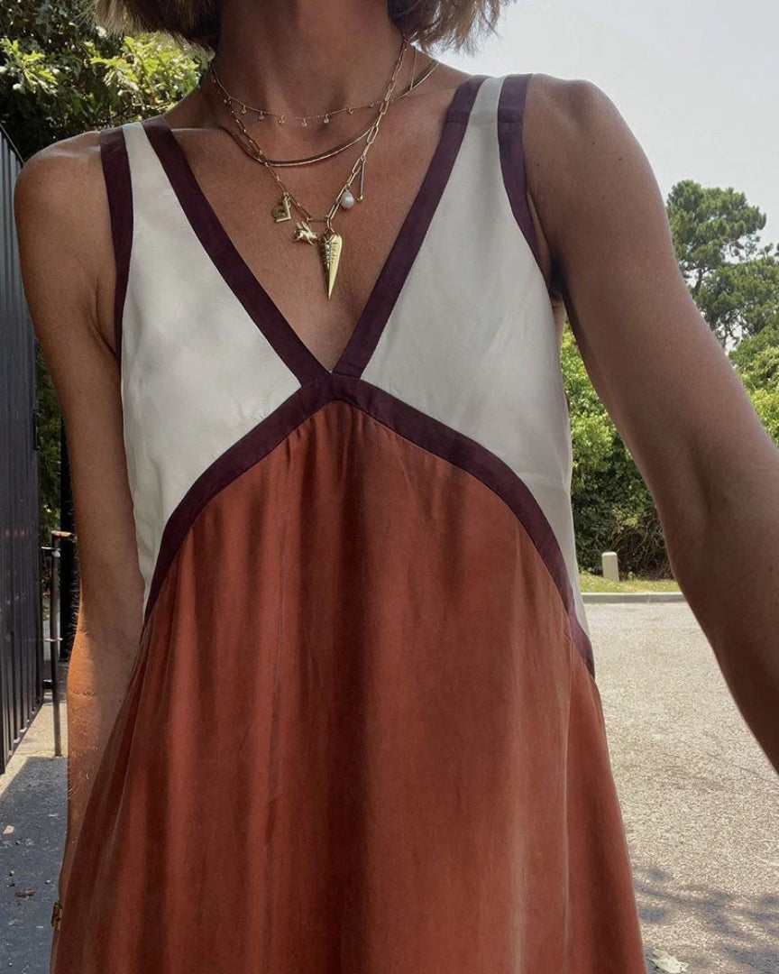 Contrast sleeveless maxi dress with V-neck
