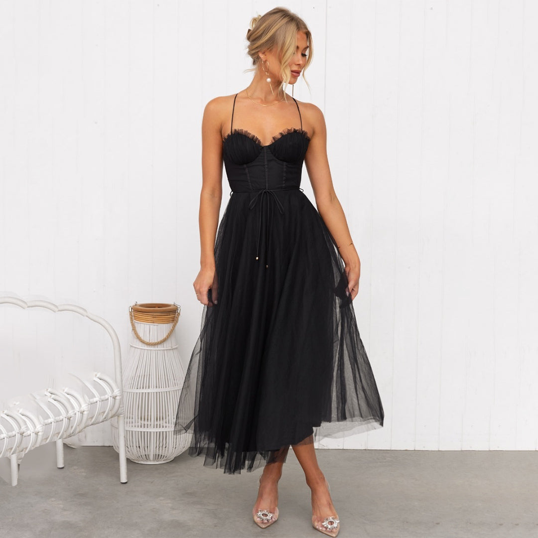 Midi dress with spaghetti straps made of sheer tulle