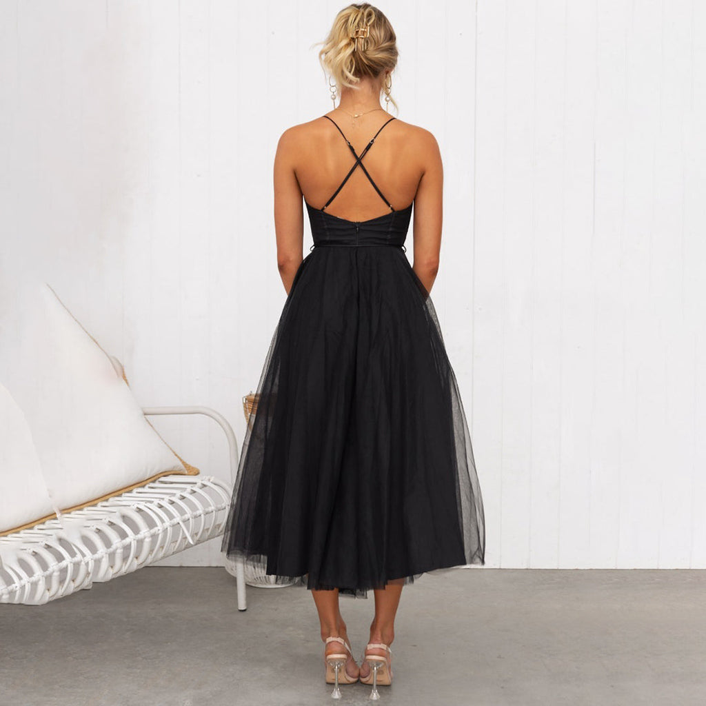 Midi dress with spaghetti straps made of sheer tulle