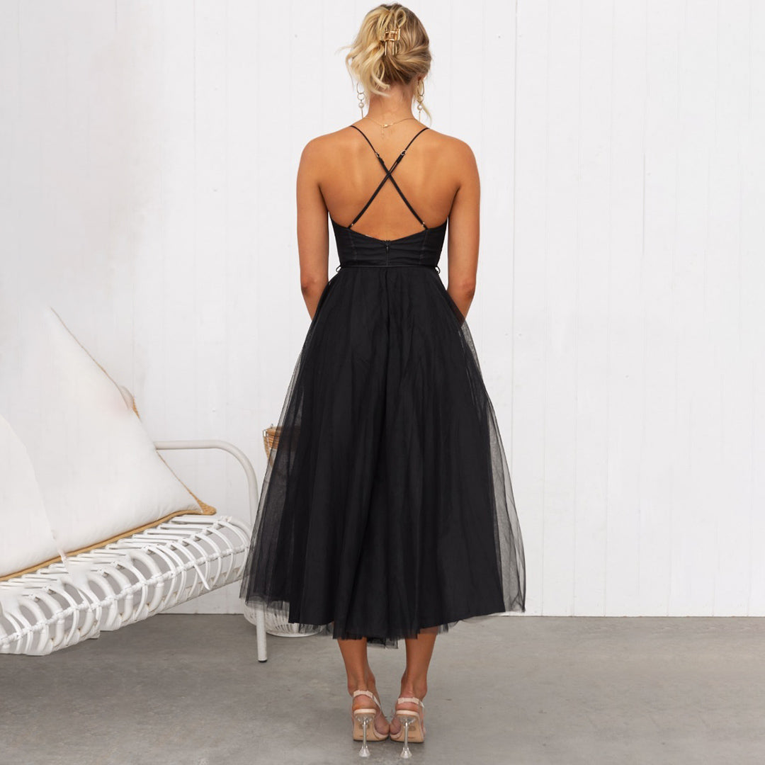 Midi dress with spaghetti straps made of sheer tulle