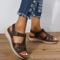 Leather strappy sandals with contrast stitching