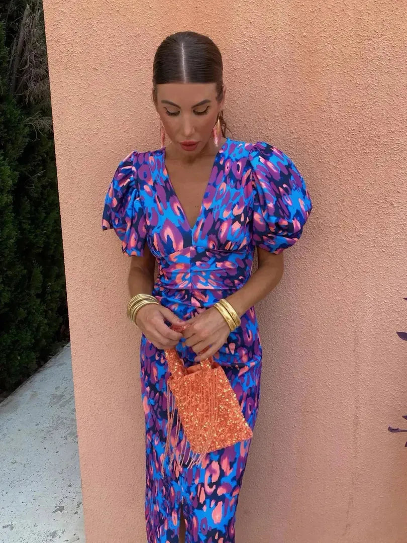 Midi dress with print, puff sleeves, and V-neckline